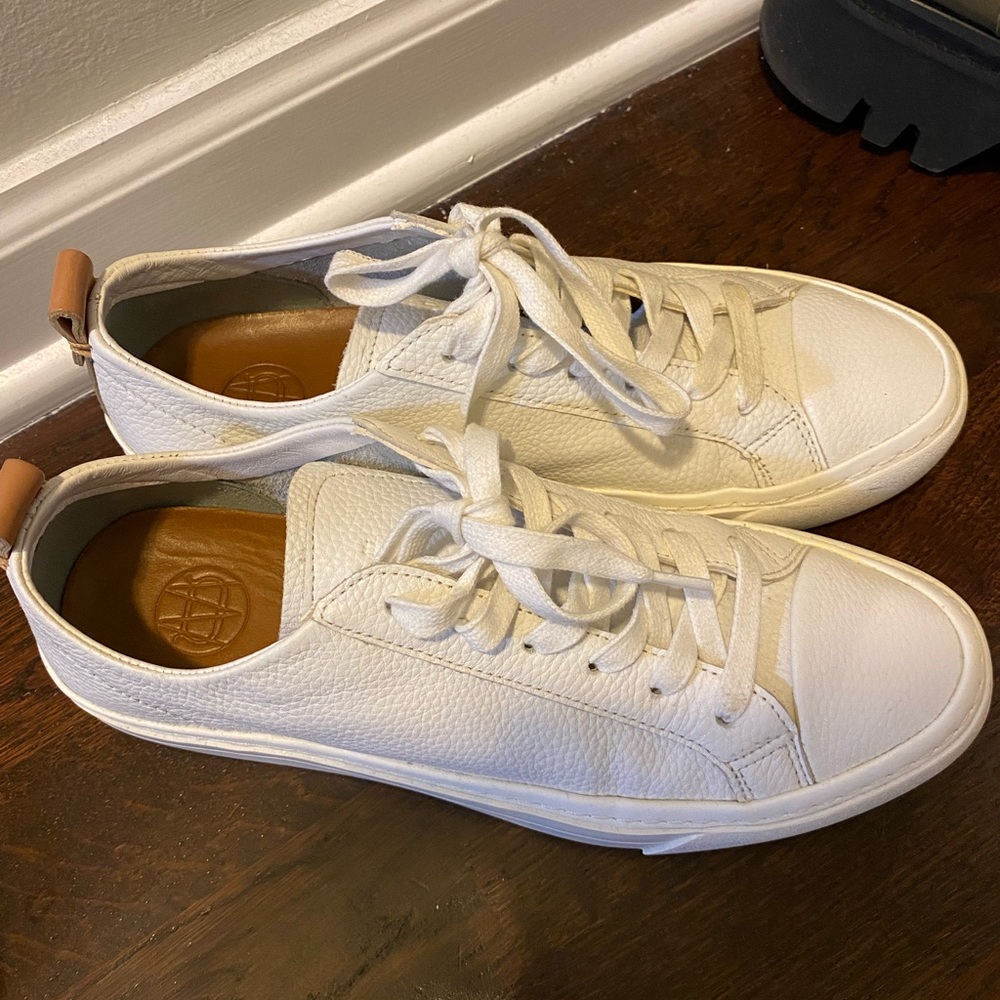 Massimo Dutti White Leather Low-Top Sneakers with Tan Heel Tab